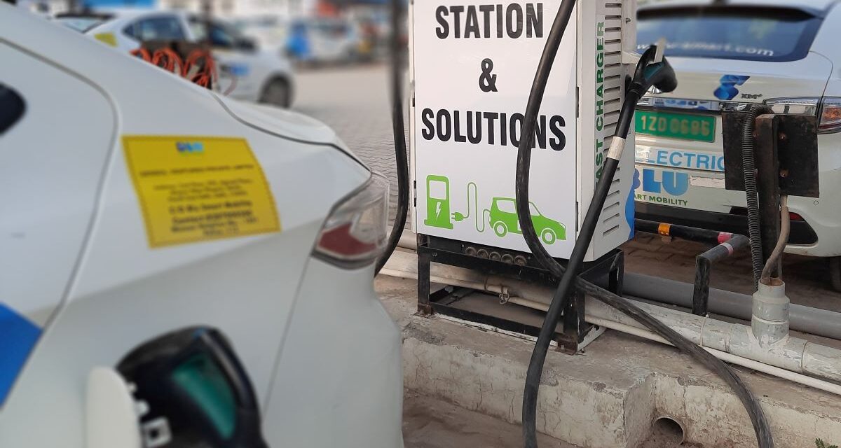 गुरुग्राम में खुला देश का सबसे बड़ा ईवी चार्जिंग स्‍टेशन, एक साथ 100 गाड़‍ियों को करेगा चार्ज