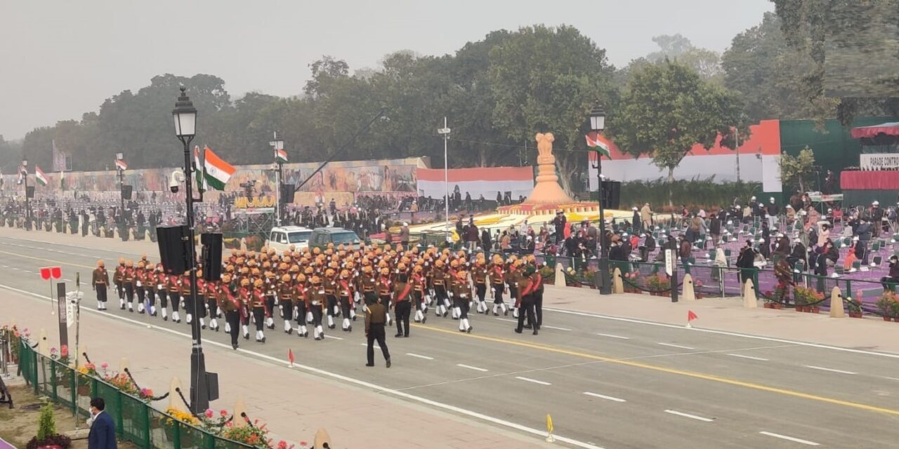 Republic Day Parade 2022: दिल्ली राजपथ पर गणतंत्र दिवस की परेड का भव्य नज़ारा, देखें यहां