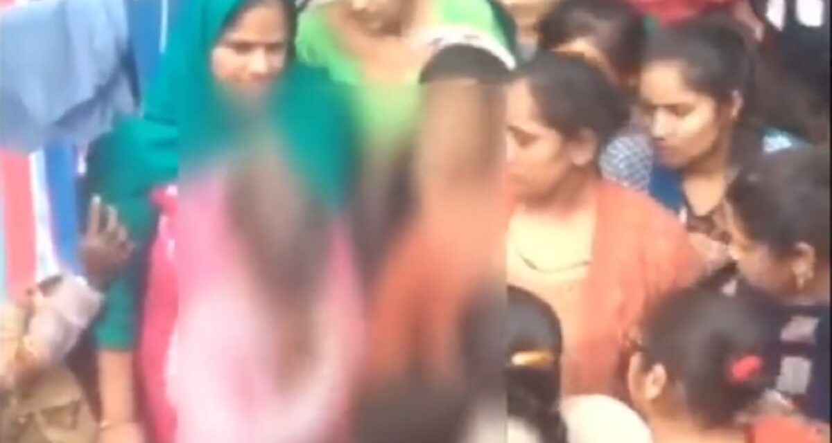 गणतंत्र दिवस पर राजपथ से 15 किलोमीटर दूर महिला से दुर्व्‍यवहार, बाल काटे, मुंह काला कर सड़कों पर घुमाया  