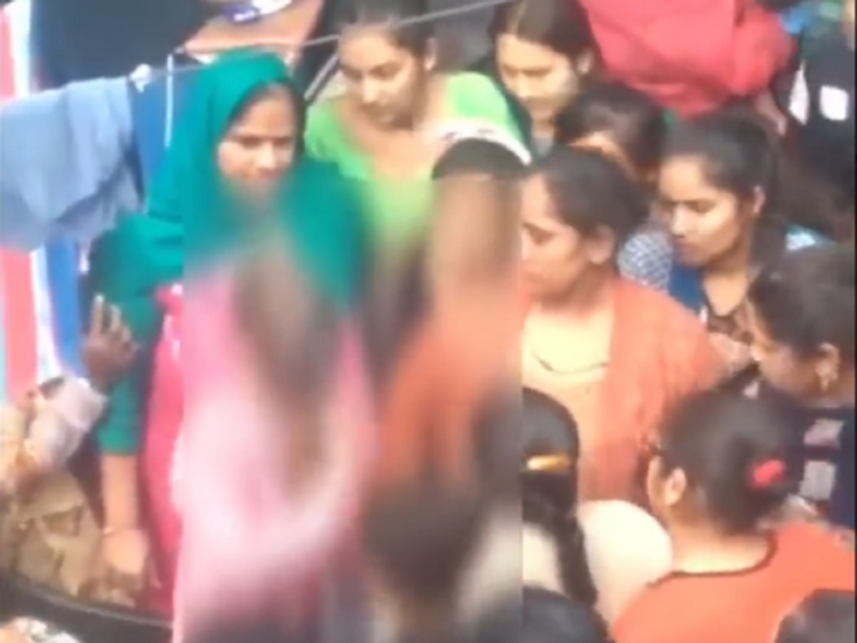 Woman Misbehaved In delhi