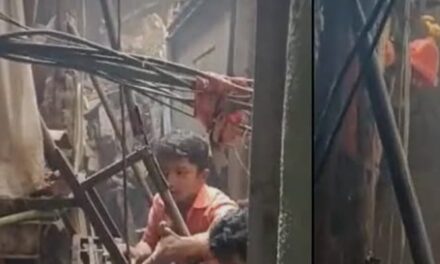 मुंबई बांद्रा में बहुमंजिला इमारत गिरी, पांच लोगों के फंसे होने की आशंका