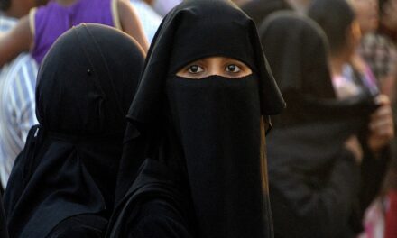 मप्र के कॉलेज में हिजाब को लेकर बढ़ा विवाद, छात्राओं के हेडस्कार्फ पहनने पर लगा प्रतिबंध