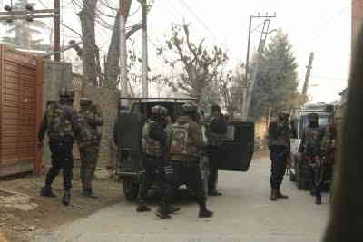 कश्मीर में तलाशी अभियान के दौरान जकुरा इलाके में अंधाधुंध गोलीबारी में 2 आतंकी ढेर