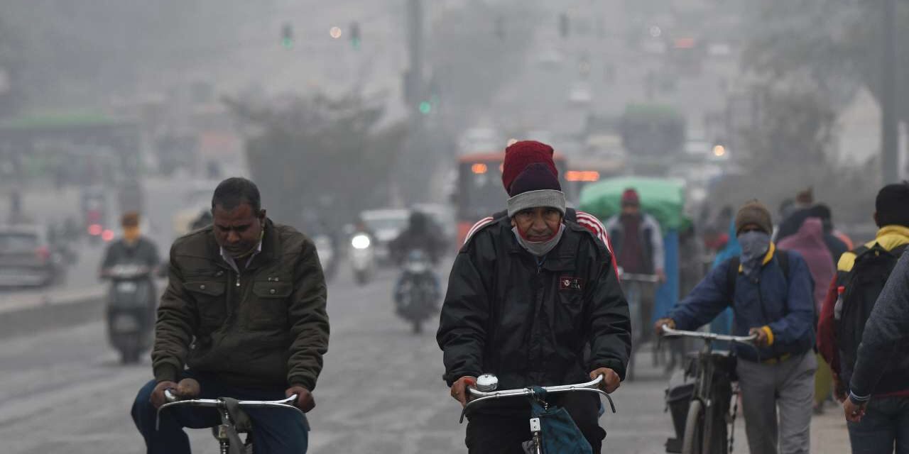 Weather Update: उत्तर भारत में अभी जारी रहेगी कड़ाके की ठंड, बारिश बढ़ाएगी मुश्किल