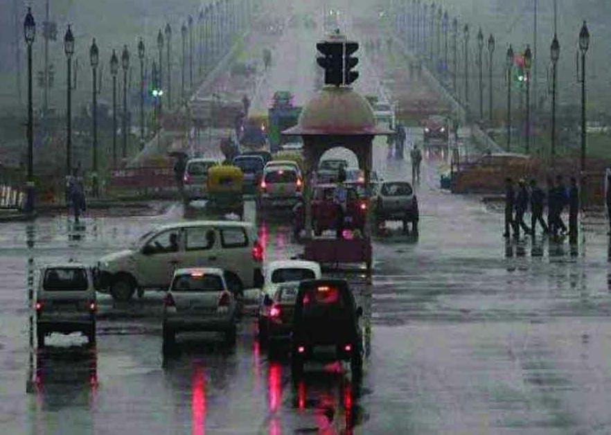 देश की राजधानी दिल्ली में बारिश के साथ कुछ ओले पड़ने से बिगड़ा मौसम –