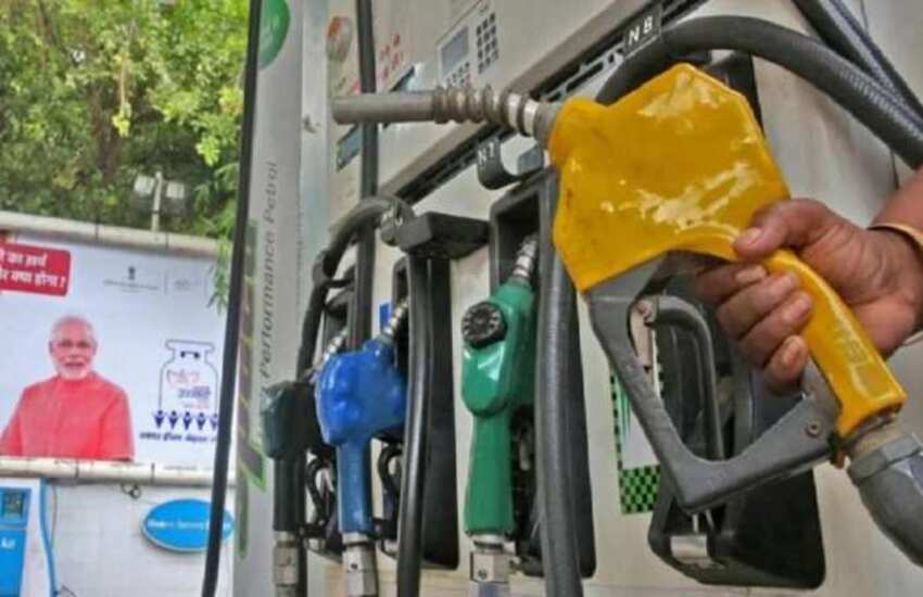 कच्चा तेल 115 डॉलर के पार, फिर बड़ सकते है भारत में पेट्रोल-डीजल के दाम ।