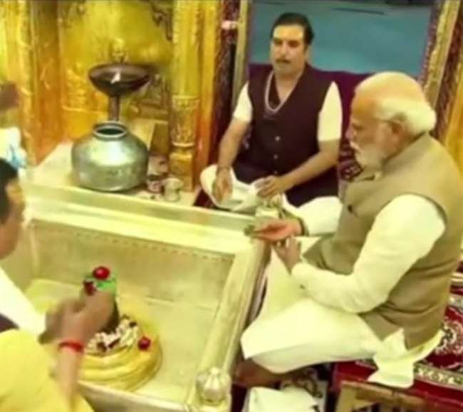 PM Modi In Varanasi : पीएम मोदी ने काशी विश्‍वनाथ मंदिर में किया दर्शन पूजन