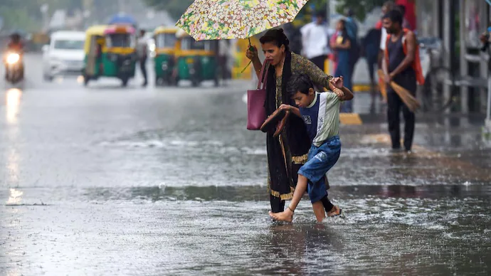 बारिश ने तोड़ी गर्मी, दिल्ली-एनसीआर पर गिरी राहत की बूंदें; संभावना है कि 5 दिनों तक तापमान नहीं बढ़ेगा