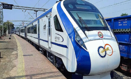 देहरादून पहुंची वंदे भारत ट्रेन, दून से दिल्ली के बीच ट्रायल रन आज, 25 को भव्य उद्घाटन