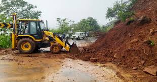 maharashtra के रायगढ़ जिले में landslide: 10 लोगों की मौत, कई परिवारों के फंसे होने की आशंका