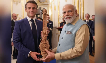 PM Modi : मैक्रॉन के लिए सितार, उनकी पत्नी के लिए सिल्क: पीएम मोदी का फ्रेंच कनेक्शन उपहार