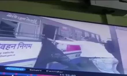 Rajasthani Bus  में पुलिस के साथ 8 लोगों ने बारी-बारी से गैंगस्टर को गोली मारी