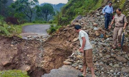 landslide :भारी बारिश के बीच केदारनाथ यात्रा मार्ग पर भूस्खलन से 3 की मौत, 16 अभी भी लापता