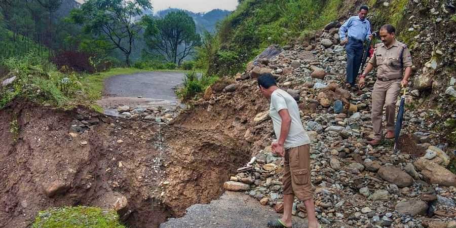 landslide :भारी बारिश के बीच केदारनाथ यात्रा मार्ग पर भूस्खलन से 3 की मौत, 16 अभी भी लापता
