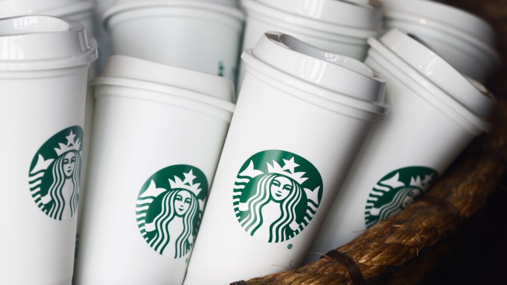 Starbucks के खिलाफ एक ग्राहक ने 41 करोड़ रुपये का मुकदमा दायर किया, क्योंकि उन्होंने दावा किया कि उनके 'फ्रूट ड्रिंक' में सिर्फ फ्रूट होता है