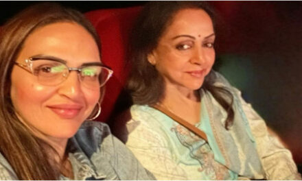 ईशा देओल ने National Cinema Day को मनाया, मां हेमा मालिनी के साथ फिल्म देखने गईं