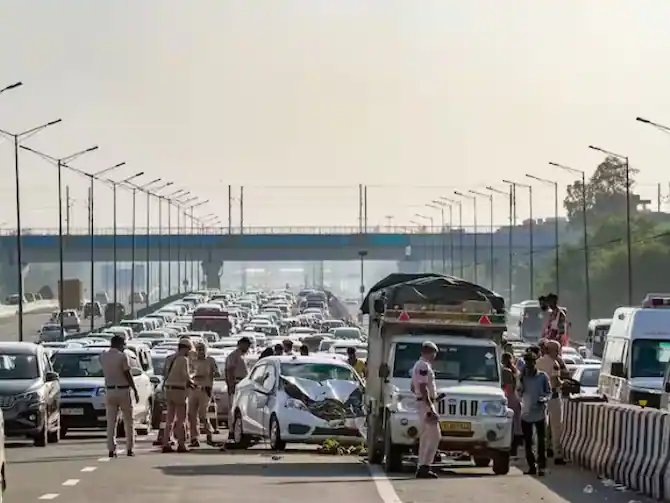 Sardar Vallabhbhai Patel: कमर्शियल वाहनों की आवाजाही पर रोक, आज दिल्लीवासी ट्रैफिक जाम का सामना करेंगे, मेट्रो में भीड़