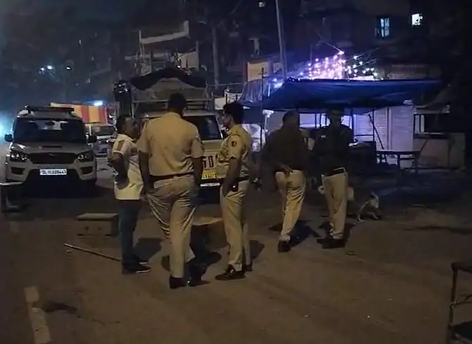 Delhi में 1 व्यक्ति की चाकू से गोदकर हत्या, एक की हालत गंभीर, पुलिस जांच कर रही है