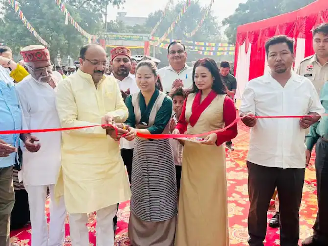 Gurugram Tibet Mela: गुरुग्राम में शुरू हुआ तिब्बती मेला, आप भी सर्दियों के कपड़ेले सकते हैं