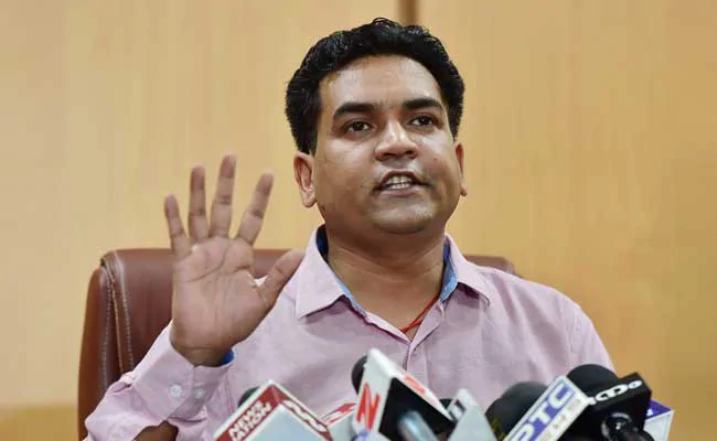 Arvind Kejriwal पर Kapil Mishra ने कहा, 'आज CM कह रहे ED नोटिस वापस ले, कल कहेंगे SC ऑर्डर वापस ले.'