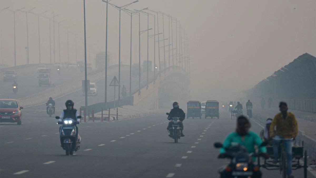 Delhi AQI Today: दिल्ली में धुंध का कहर, बवाना में AQI 462, 5 दिनों तक जहरीली हवा से राहत नहीं मिलेगी