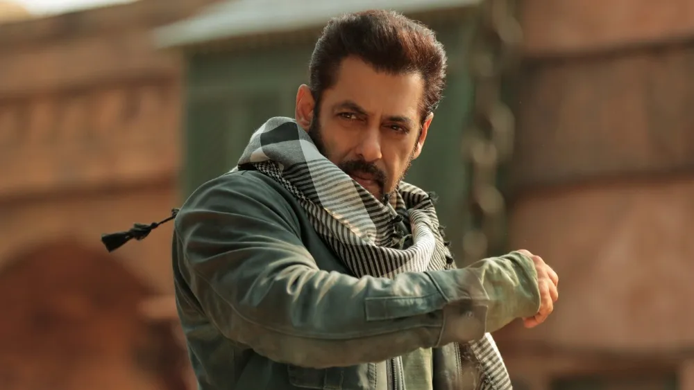 सलमान खान की Tiger 3 ने दो हफ्ते बाद भी करोड़ों रुपये कमाए! देश में 300 करोड़ से चंद कदम दूर, अंतरराष्ट्रीय स्तर पर 400 करोड़ से अधिक