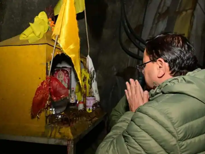 Uttarkashi Tunnel Rescue: बाबा बौखनाग ने कर्मचारियों की सफल बचाव की खुशी में सीएम आवास पर 'इगास बग्वाल' मनाया