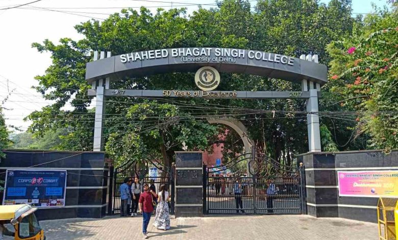 Bhagat Singh College प्रशासन ने 100 विद्यार्थियों को प्रवेश पत्र देने से इनकार कर दिया, प्रिंसिपल ने बताया क्यों?