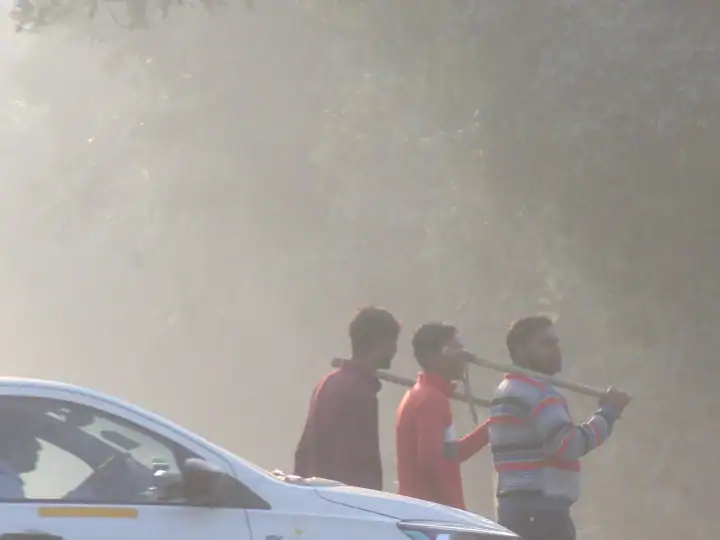 Punjab Weather Today: पंजाब में आज भारी बारिश की उम्मीद है, हरियाणा में धुंध का येलो अलर्ट जारी है, ठंड अभी और बढ़ेगी