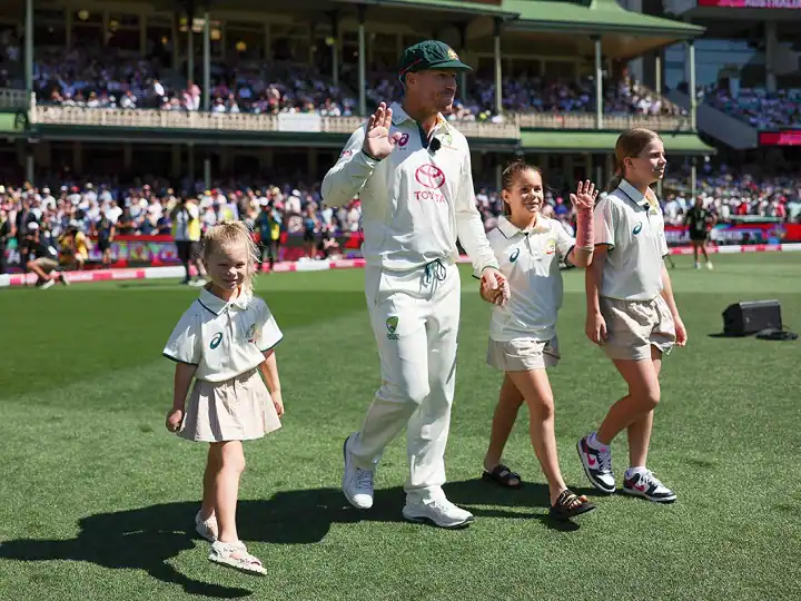 PAK vs AUS: फेयरवेल टेस्ट में बेटियों के साथ मैदान में उतरे डेविड वॉर्नर, पूरा स्टेडियम तालियों से गूंजा