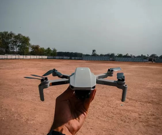 free photo of hand holding drone