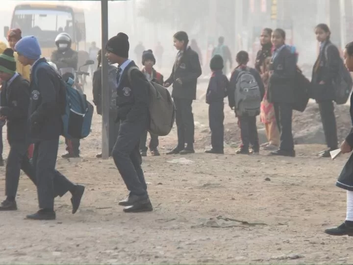 School timing in Punjab: पंजाब के स्कूलों ने फैसले का विरोध करते हुए फिर से समय बदला, अब सुबह 10 बजे खुलेंगे।