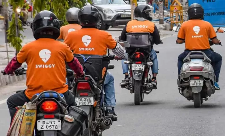 Swiggy पर खाना मंगाना महंगा होगा, तो Zomato को फायदा क्यों हो रहा है?