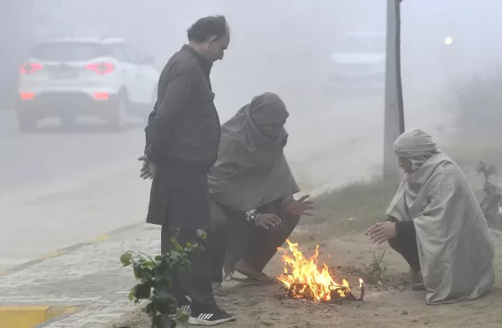 Punjab Weather Forecast: बर्फीली हवाओं ने ठंड बढ़ा दी, चंडीगढ़, हरियाणा और पंजाब में धुंध का अलर्ट, जानें किस जिले में तापमान