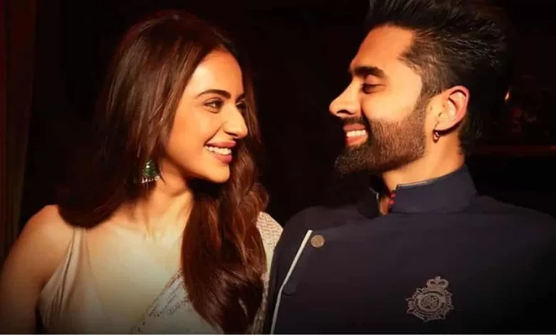 Rakul Preet Wedding: रकुल प्रीत और जैकी की शादी की रस्में शुरू, भगनानी के घर ढोल नाइट पर परिवार के साथ पहुंचीं एक्ट्रेस, देखें वीडियो