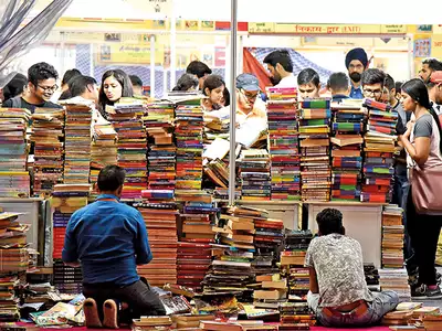 World Book Fair: ‘जिन्होंने वादा पूरा किया, उन्हें जनता खुद चुन लेगी,’ हंस राज हंस ने कहा, ‘मोदी’ पुस्तक का विमोचन करते हुए।