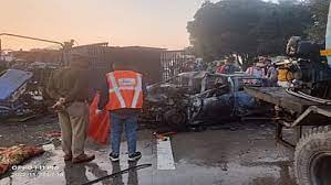 Mathura में Yamuna Expressway पर दर्दनाक हादसा, बस ने खड़ी कार को मारी टक्कर, चार की जिंदा जलकर मौत