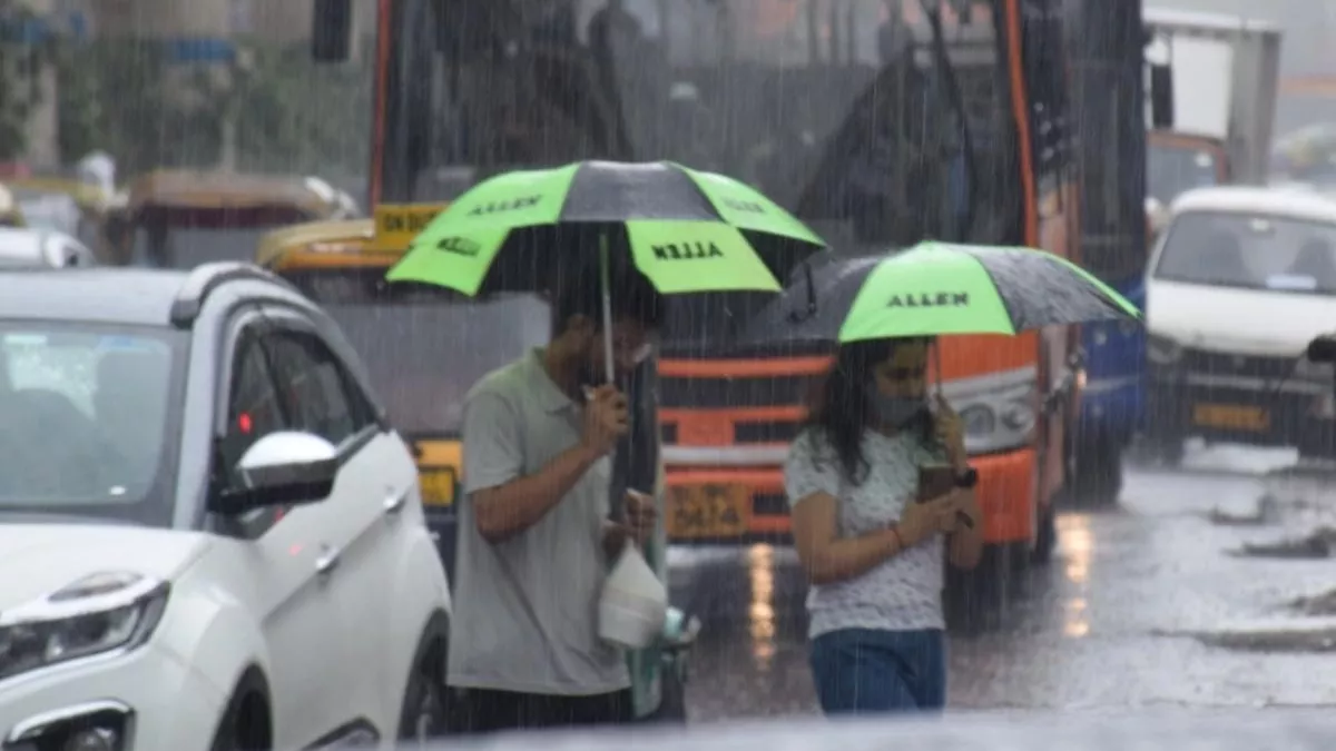 Delhi Weather: दिल्ली-NCR के कुछ क्षेत्रों में बारिश की संभावना, 2 फरवरी तक तापमान में गिरावट