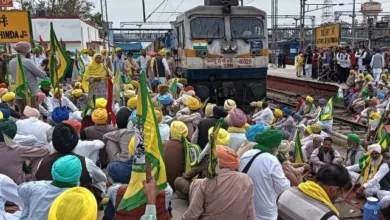 Kisan Andolan: शंभू में रेलवे ट्रैक पर पांचवें दिन भी किसान डटे रहे; 100 से अधिक ट्रेनें प्रभावित