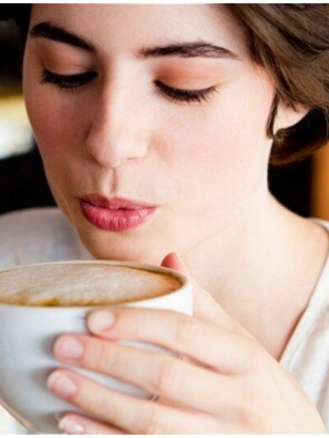 अगर आप भी ज्यादा पीते हैं कॉफी तो आज ही हो जायें सावधान वरना स्किन हो जायेगी खराब