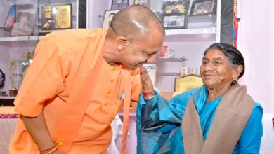 CM Yogi mother reached Rishikesh AIIMS