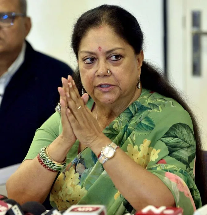 Vasundhara Raje: वसुंधरा ने कहा कि "वफा का वह दौर अलग था, आज तो लोग उसी की अंगुली काटते हैं जिससे वह चलना सीख जाता है..." इसका संकेत किस ओर है?