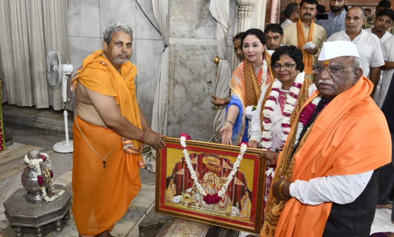 मनोनीत राज्यपाल श्री हरिभाऊ किसनराव बागड़े ने गोविन्द देव जी मंदिर में पूजा अर्चना की