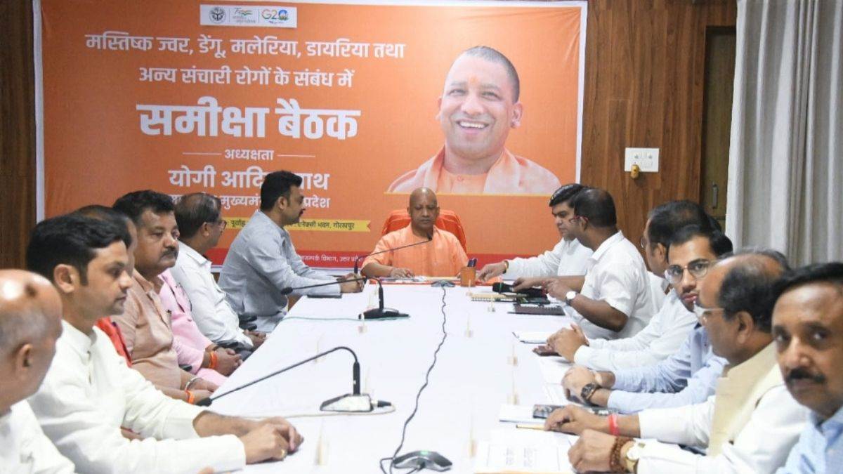 UP CM Yogi: गोरखपुर में मुख्यमंत्री योगी ने अधिकारियों के साथ एक समीक्षा बैठक में कहा कि अपराध के मामलों में कोई लापरवाही बर्दाश्त नहीं की जाएगी।