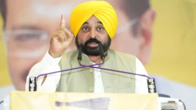 CM Bhagwant Maan का बाजवा पर जोरदार हमला, कहा कि दो पार्टियों के झंडे एक ही घर में लगाए