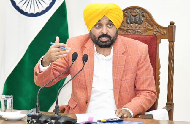 Punjab News: पंजाब की मान सरकार की महत्वपूर्ण पहल, फुटबॉल खिलाड़ी अब स्कूल स्तर पर तैयार होंगे