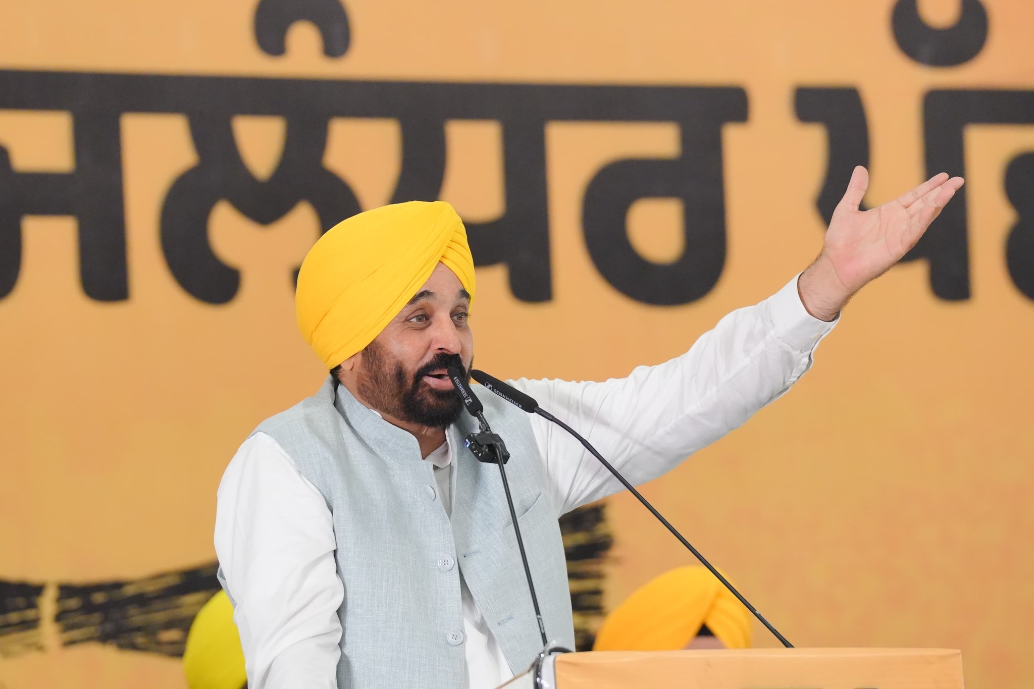 दूसरे दिन भी मुख्यमंत्री भगवंत मान ने लोगों की समस्याओं का मौके पर ही निपटारा किया