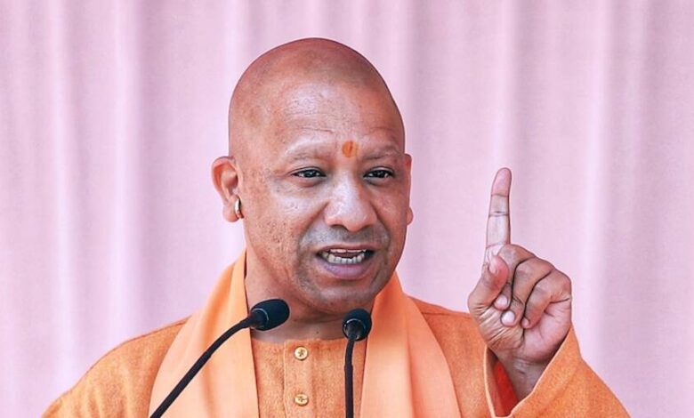 CM Yogi ने आजमगढ़ DM-SP को फटकार लगाई, क्या गलती हुई? जानिए 