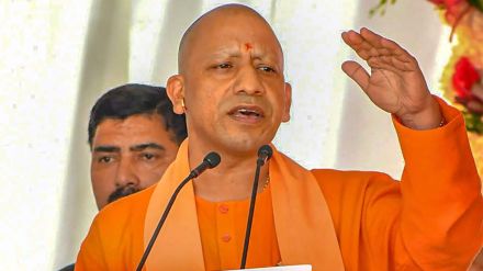 CM Yogi: ADG-DIG जींस-टीशर्ट में पहुंचे, वसूली गैंग पर अब योगी का एक्शन, SP-ASP हटे, सीओ भी निलंबित