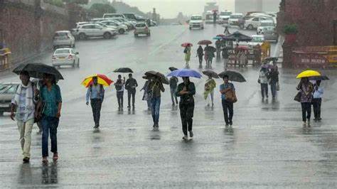 Delhi Rain Alert: IMD ने दिल्ली में भारी बारिश का अलर्ट जारी किया, अगले दो दिन तक बहुत बरसेंगे बादल